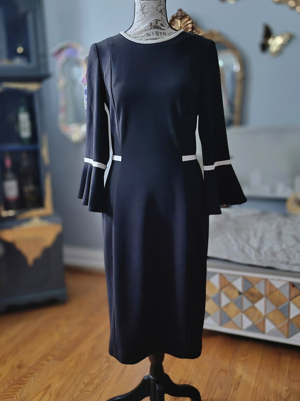 Calvin Klein 70s Vibe Black Bell Sleeve Dress with White Trim Size 4